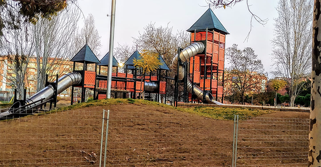 Els parcs infantils pratencs estan mancats d0'accessibilitat a persones amb discapacitat