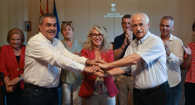 La Sala de Plens de l'Ajuntament de Sant Feliu de Llobregat va acollir ahir la presentació del pacte de govern entre PSC, Tots Som Sant Feliu i Veïns per Sant Feliu