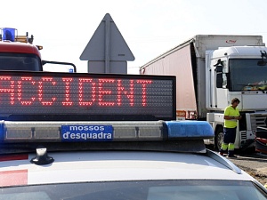 Ha mort aquesta matinada atropellat per un camió en l'autopista AP-7 a l'altura del municipi de Castellet i la Gornal