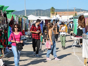 Basat en el concepte de street market, el Sant's Market es configura com un espai immillorable per gaudir del comerç local