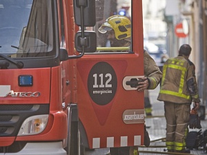 Vuit veïns d'un edifici del Prat de Llobregat han estat evacuats i la resta, confinats per risc de fugida química a l'immoble