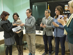 La família de Josep Maria Salas va entregar el premi a la representant de la Fundació Ana Ribot