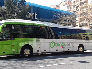 la línia e8 Corbera de Llobregat–Barcelona, de la xarxa d’autobusos d’altes prestacions de la Generalitat de Catalunya exprés.cat poden conèixer amb informació en temps real les dues properes arribades per línia i sentit a través de quatre panells dinàmics