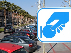 A  partir  del  mes  de  maig  la  zona  blava  d’aparcament de Sant Andreu de la Barca es  podrà  pagar  des  del  mòbil