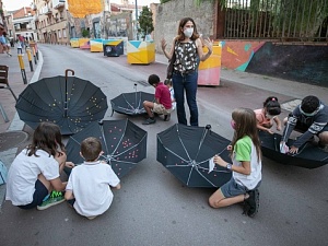 L’Ajuntament de Viladecans ha creat un projecte educatiu anomenant Ciència al Carrer adreçat a infants i joves i les seves famílies