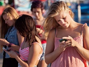 Els mòbils, entre les addiccions dels joves