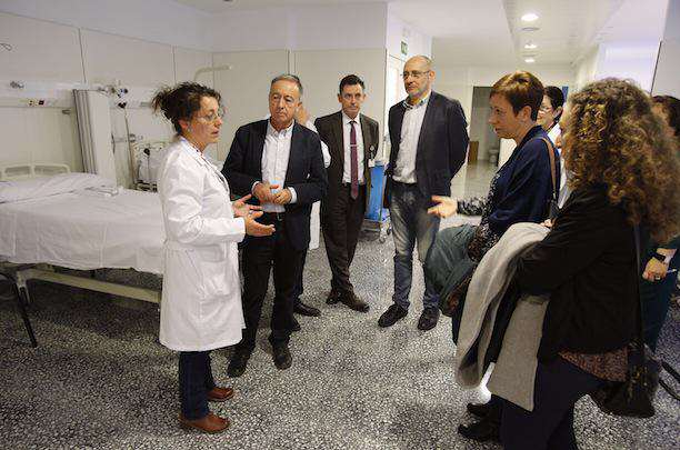 Antoni Poveda, alcalde de Sant Joan Despí, ha visitat el centre hospitalari
