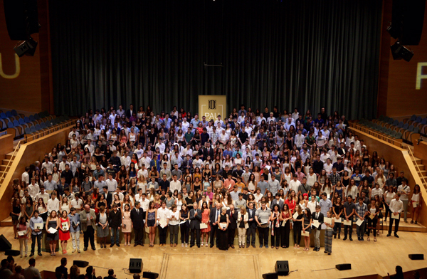 Imatge dels 430 estudiants distinguits, entre els quals hi havia 34 que resideixen en el Baix Llobregat