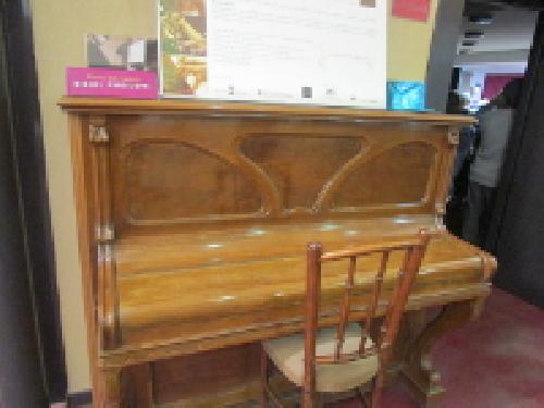  El piano del mestre, cedit per la seva família a l'escola de música Miquel Pongiluppi del Papiol