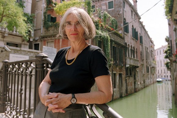  CULTURA: Donna Leon presenta a Sant Boi la novel·la negra de trama ecologista 'Restes mortals'