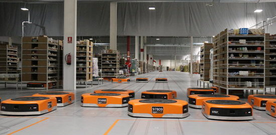 Es vol implantar la tecnologia més puntera Amazon Robotics als centres logístics 