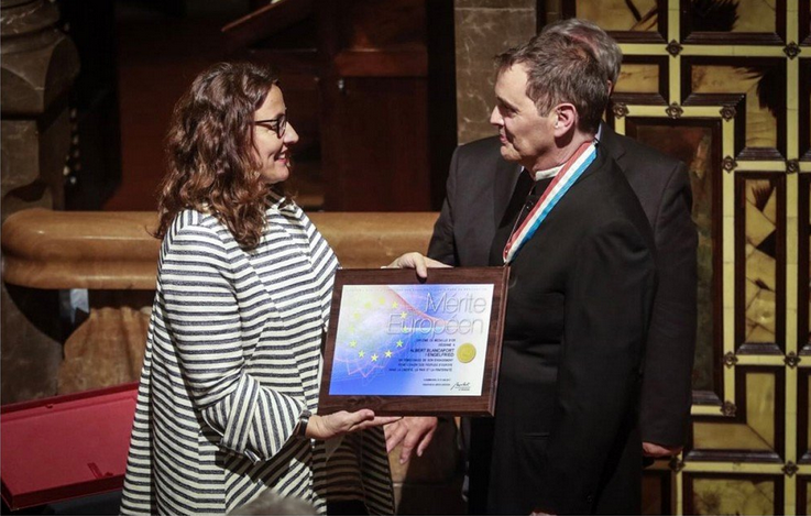 El mestre orguener Albert Blancafort va rebre, de mans de la presidenta de la Diputació de Barcelona, Mercè Conesa, la medalla d'or al Mèrit Europeu