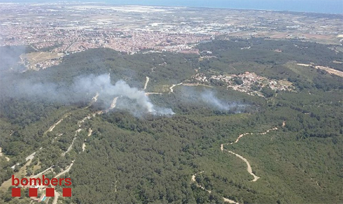 SUCCESSOS: Un Incendi a Gavà ja ha afectat 2 hectàrees