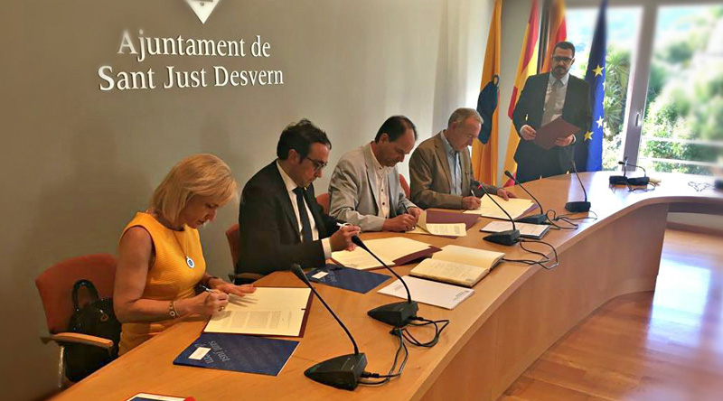 L'Ajuntament de Sant Just Desvern va acollir l'acte de signatura