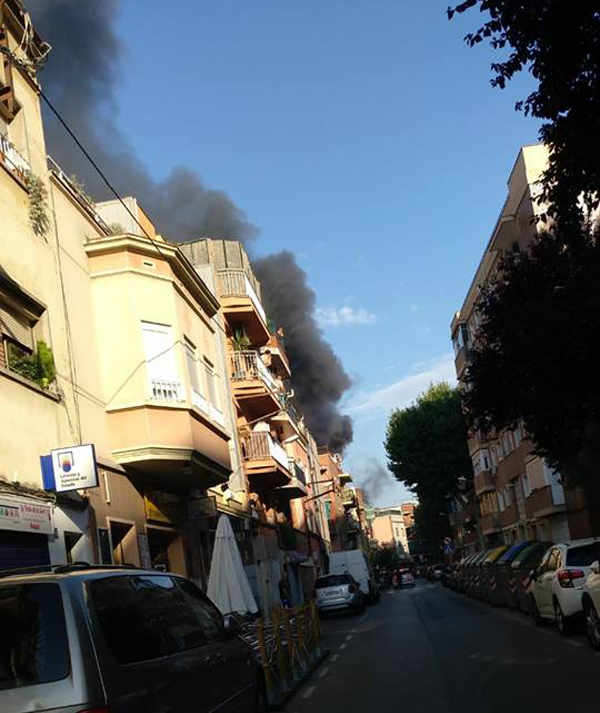 SUCCESSOS: Incendi sense ferits en un taller de soldadura a Cornellà de Llobregat