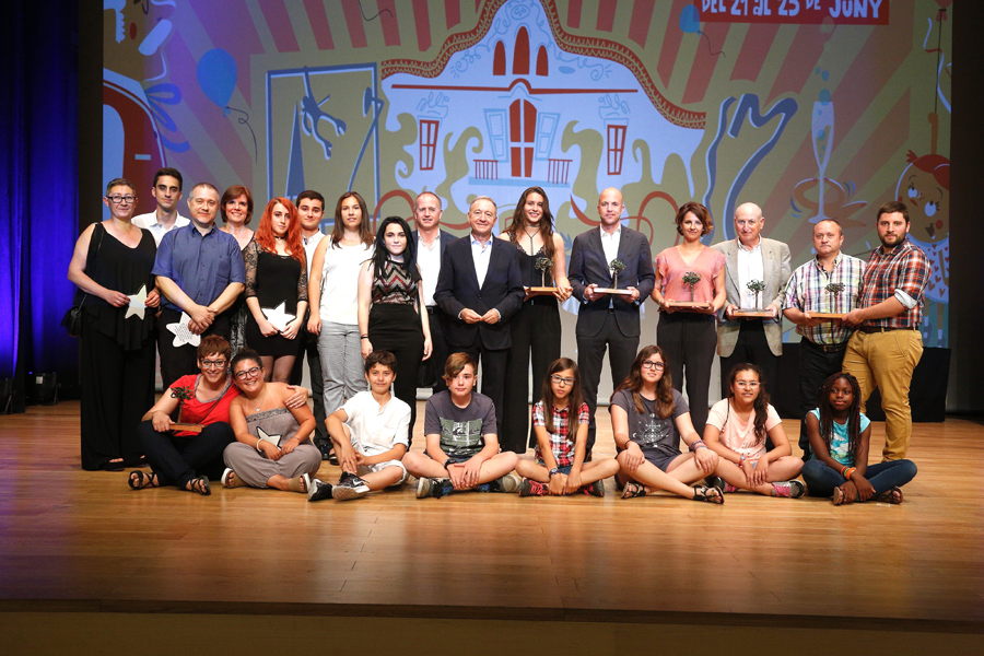 Foto de família dels guanyadors dels Premis Sant Joan Despí