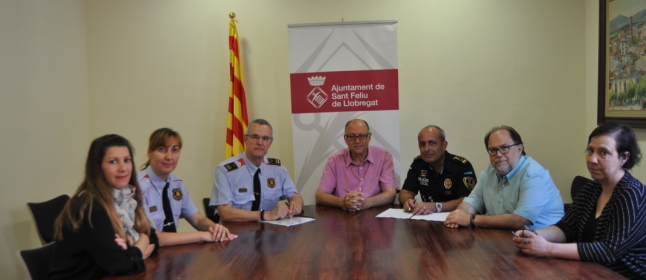 La Policia Local de Sant Feliu de Llobregat i els Mossos d’Esquadra van signar divendres el primer acord de cooperació de la Regió Policial Metropolitana Sud 