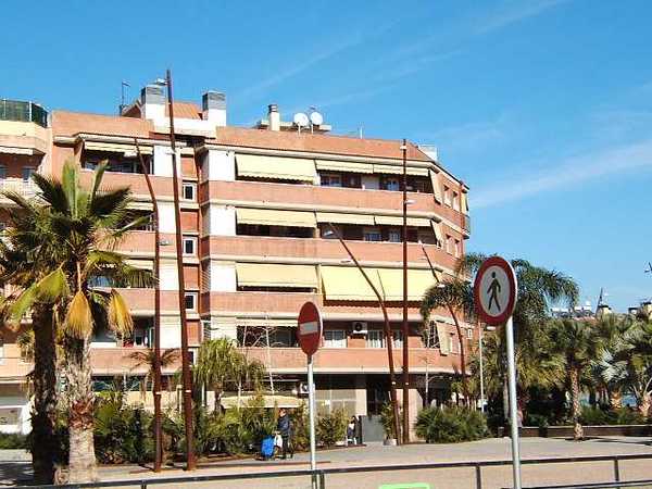 SOCIETAT: El Prat regula els pisos turístics per defensar el lloguer residencial i la convivència 