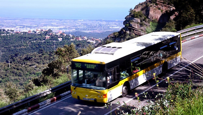 El servei de bus 902 Begues-Gavà està operat per l’empresa concessionària Mohn, SL.