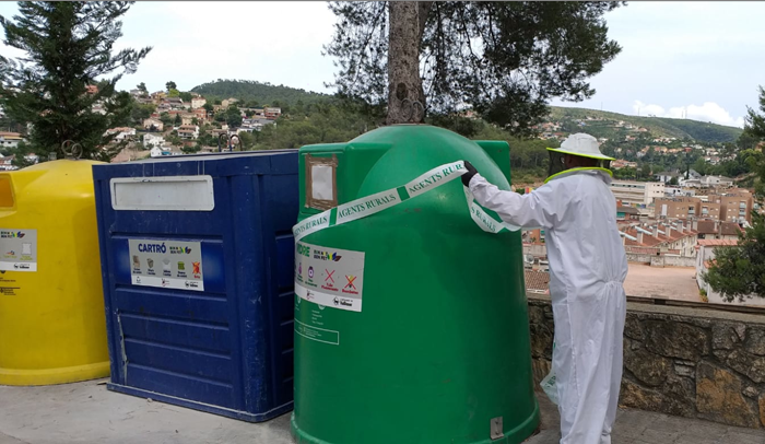 Agents del CAR van detectar la presència d’un niu a l’interior d’un contenidor de reciclatge al terme municipal de Vallirana
