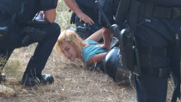 SUCCESSOS: Llibertat per a la detinguda durant el desallotjament de l'acampada contra la construcció de pisos a Castelldefels