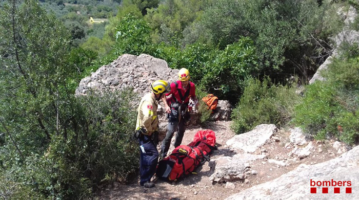 SUCCESSOS: Els Bombers de la Generalitat rescaten un escalador ferit a Collbató