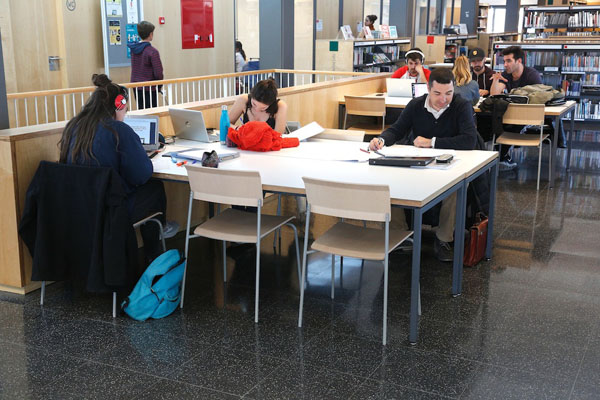 SOCIETAT: Unes 2.200 persones fan ús de les aules d'estudi de les biblioteques de Sant Joan Despí