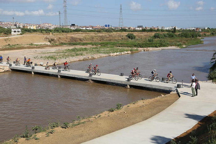 Ja es pot creuar el riu Llobregat a peu o en bicicleta a través d'un pas de nivell sense la necessitat d'utilitzar les carreteres amb trànsit rodat