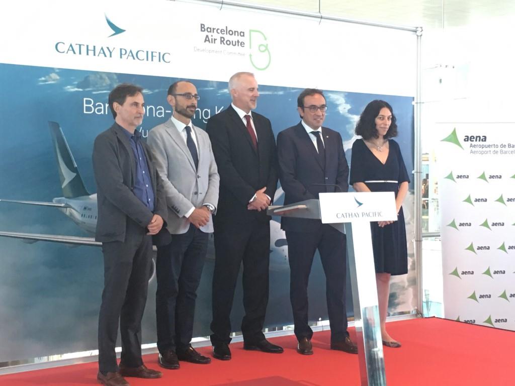 SOCIETAT: Cathay Pacific inaugura el primer vol comercial de la història entre Barcelona y Hong Kong