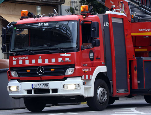 SUCCESSOS: Extingit un incendi que ha cremat una fusteria a Sant Andreu de la Barca