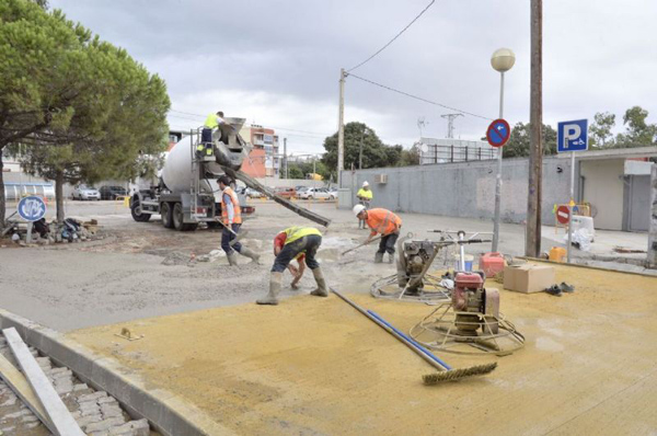 SOCIETAT: L’estació de Castelldefels tindrà aviat nous trams de vorera, carril bici i aparcament milloren la seguretat i mobilitat 