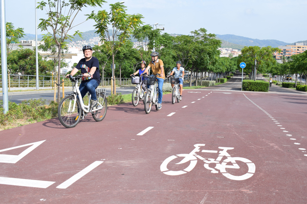 SOCIETAT: Ja es pot accedir a la platja de Viladecans utilitzant el carril bici
