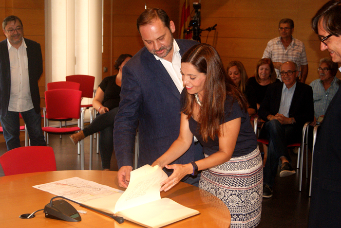 Eva Martínez, alcaldessa de Vallirana, va reclamar al ministre la finalització de les obres de la Variant