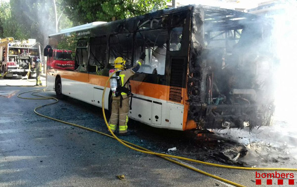 SUCCESSOS: Crema un autobús urbà a Sant Joan Despí