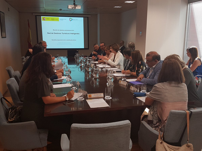 Castelldefels va participar el passat 20 de setembre a Madrid a la reunió de treball que la secretària d'Estat de Turisme, Isabel Oliver, va mantenir amb una selecció de destinacions per preparar la constitució de la Xarxa de Destinacions Turístiques Intel·ligents (DTIs)