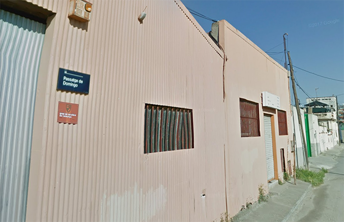 . L’espai, situat al passatge Domingo, 14, ha estat precintat en col·laboració amb el Departament de Sanitat municipal