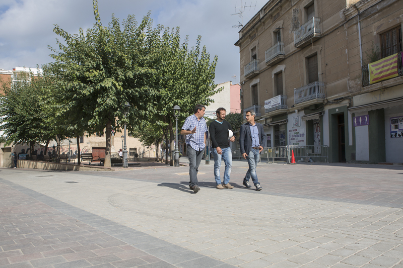 El projecte de reurbanització del carrer Doctor Barraquer ha consistit en la construcció d’una plataforma única incloent-hi la cruïlla amb el passeig del Terraplè