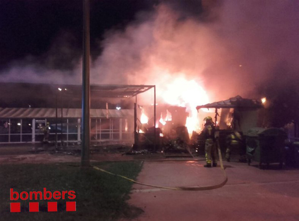 SUCCESSOS: Un incendi calcina un restaurant de Sant Boi de Llobregat sense causar ferits