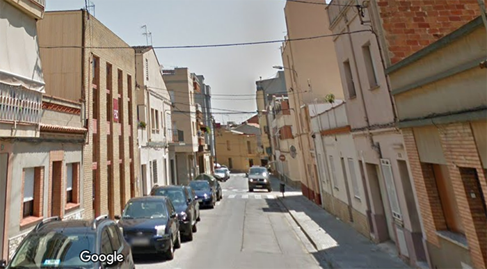 Les infraccions es concentren a la banda Castelldefels del carrer, tant de nit com de dia