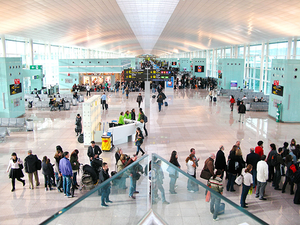 SOCIETAT: L'Aeroport de Barcelona-El Prat registra a l'octubre un augment de passatgers del 8,8%