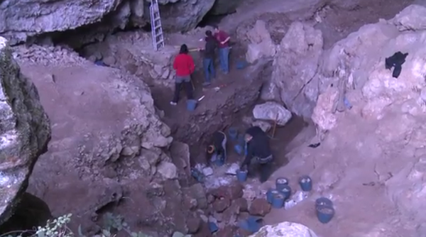  Es reprenen els treballs d’excavació a la Cova Bonica de Vallirana