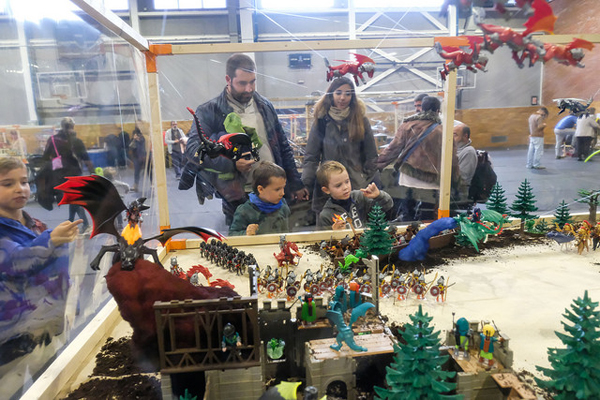 SOCIETAT: Més de 4.500 persones visiten una fira dedicada al món de Playmobil a Sant Boi