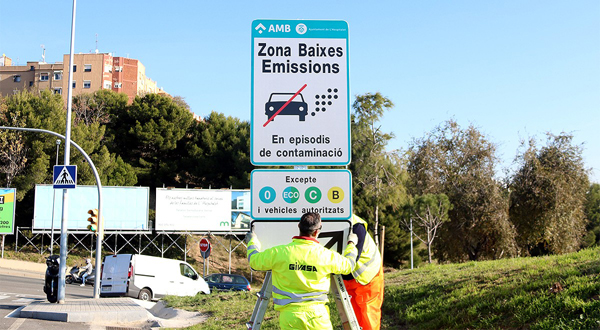  MEDI AMBIENT: S'activa la restricció als cotxes sense etiqueta a Barcelona i municipis circumdants en cas d'episodi de contaminació 