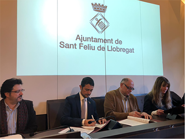 A la seva arribada Calvet s'ha reunit amb Jordi San José, i amb els tinents d'alcalde Lidia Muñoz i Josep Maria Rañé, i ha signat en el Llibre d'Honor de la ciutat