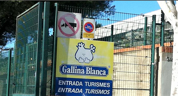 SOCIETAT: Concentració a les portes de Gallina Blanca contra el tancament de la planta