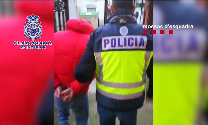 Entre els detinguts hi ha dos homes que van participar, amb altres cinc persones, en l’assalt amb armes de foc a una joieria d’un centre comercial de Castelldefels 