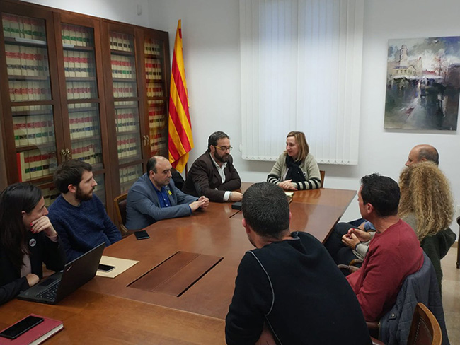 L’alcaldessa de Sant Vicenç dels Horts, Maite Aymerich, i el Delegat del Govern de la Generalitat a Barcelona, Juli Fernández, van mantenir ahir a la tarda una reunió a la Casa de la Vila