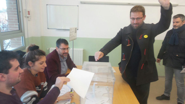 ELECCIONS PARLAMENT 2017 : Vidal Aragonés (CUP) també ha exercit el seu dret a vot