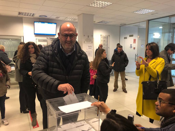 ELECCIONS PARLAMENT 2017:  Eduard Pujol (Junts per Catalunya), el més matiner en votar