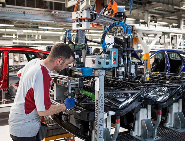 ECONOMIA: L’empresa SEAT contractarà a 150 empleats en 2018